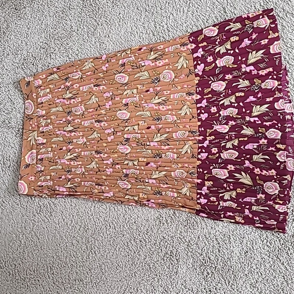 Pleated Midi Skirt - Picture 7 of 8